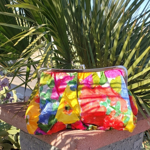 Beautiful Spring‎ and Summer clutch - Picture 1 of 6
